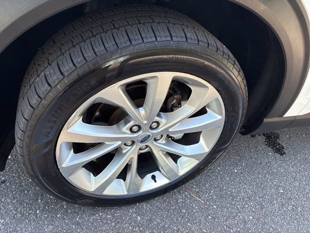 2022 White Metallic Ford Explorer Platinum 4X4 SUV