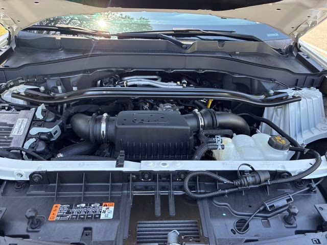 2022 White Metallic Ford Explorer Platinum 4X4 SUV