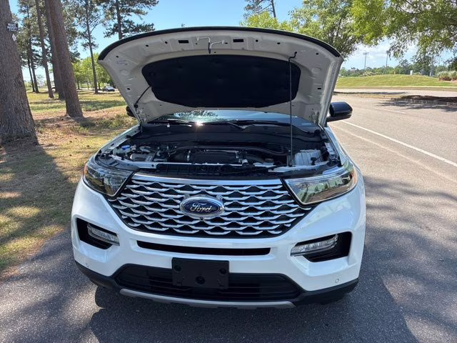 2022 White Metallic Ford Explorer Platinum 4X4 SUV