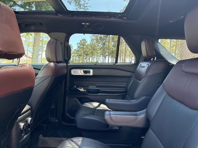 2022 White Metallic Ford Explorer Platinum 4X4 SUV