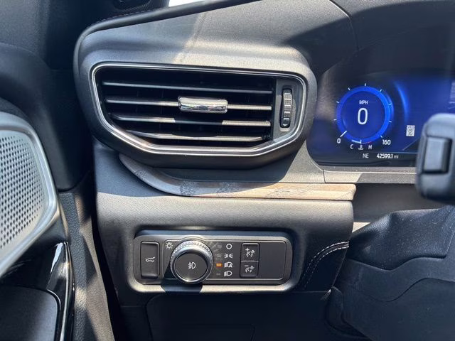 2022 White Metallic Ford Explorer Platinum 4X4 SUV