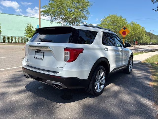 2022 White Metallic Ford Explorer Platinum 4X4 SUV