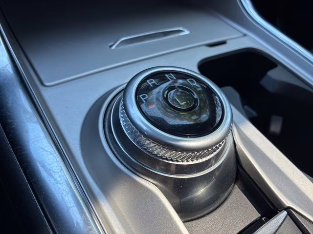 2022 White Metallic Ford Explorer Platinum 4X4 SUV