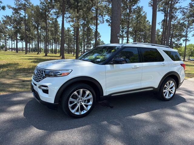2022 White Metallic Ford Explorer Platinum 4X4 SUV