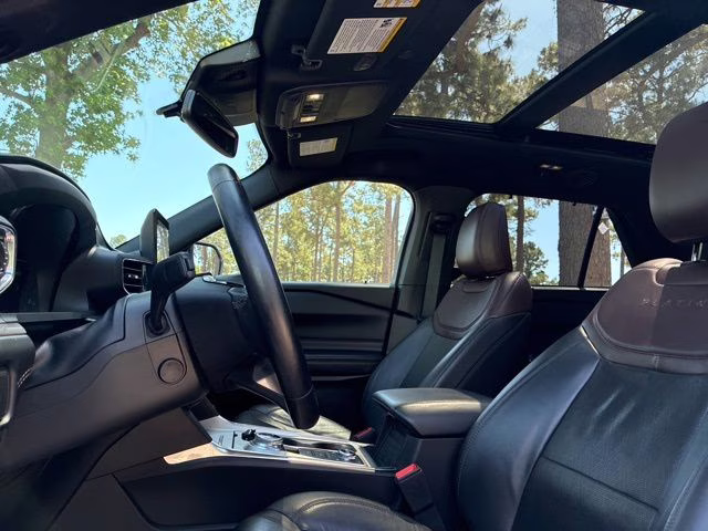 2022 White Metallic Ford Explorer Platinum 4X4 SUV