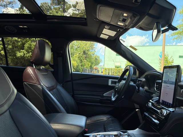 2022 White Metallic Ford Explorer Platinum 4X4 SUV