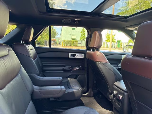 2022 White Metallic Ford Explorer Platinum 4X4 SUV