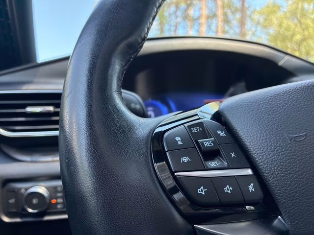 2022 White Metallic Ford Explorer Platinum 4X4 SUV