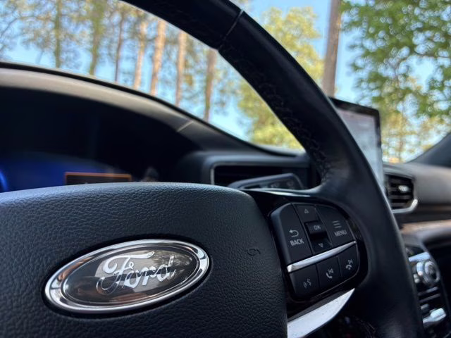 2022 White Metallic Ford Explorer Platinum 4X4 SUV