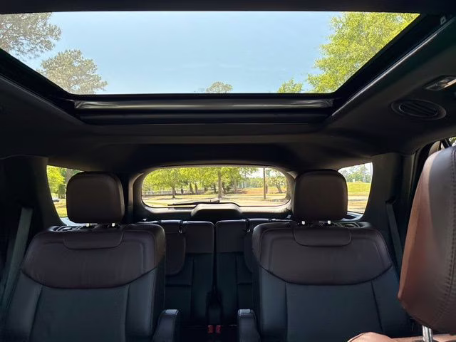 2022 White Metallic Ford Explorer Platinum 4X4 SUV