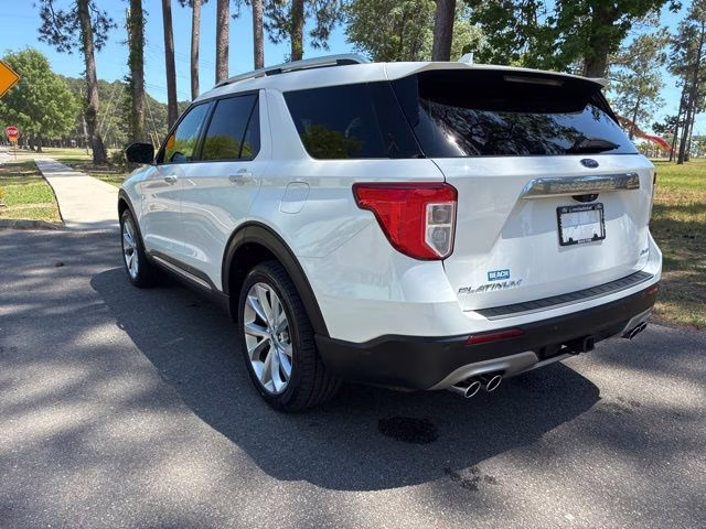 2022 White Metallic Ford Explorer Platinum 4X4 SUV