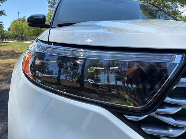 2022 White Metallic Ford Explorer Platinum 4X4 SUV