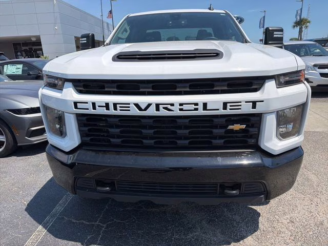 2023 Summit White Chevrolet Silverado 2500HD Custom 4X4 Truck