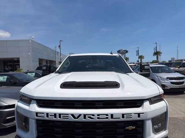 2023 Summit White Chevrolet Silverado 2500HD Custom 4X4 Truck
