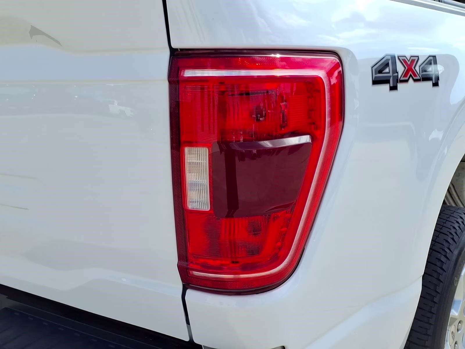 2022 Oxford White Ford F-150 XLT 4X4 Truck