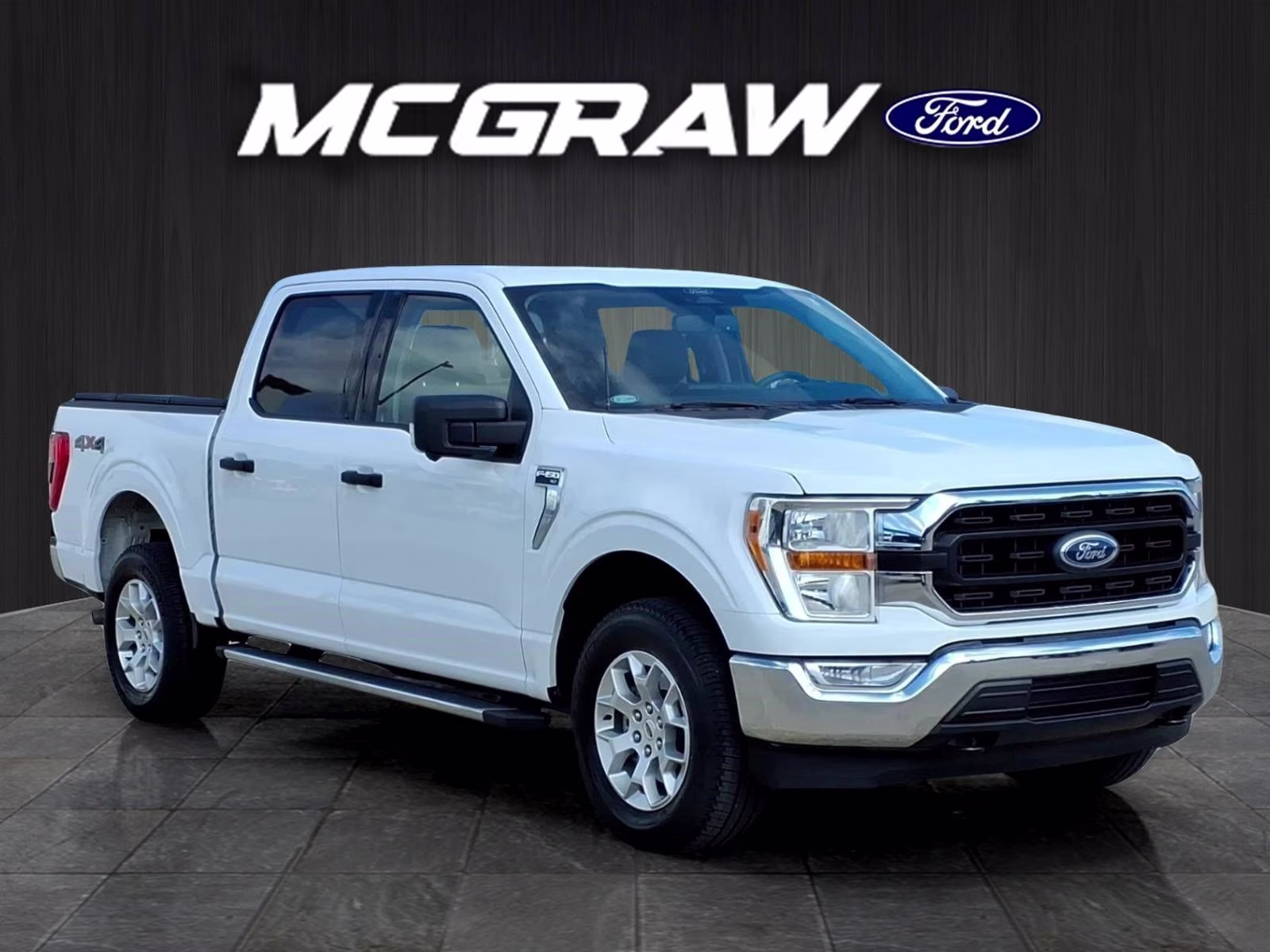 2022 Oxford White Ford F-150 XLT 4X4 Truck