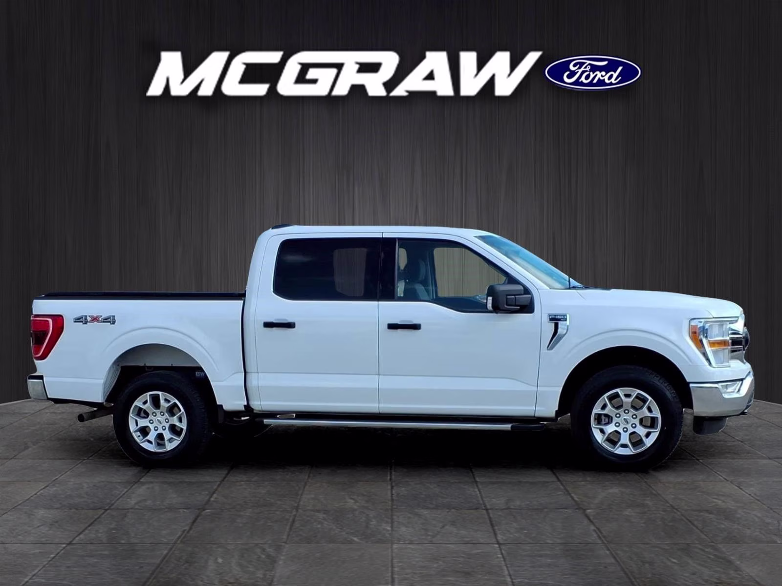 2022 Oxford White Ford F-150 XLT 4X4 Truck