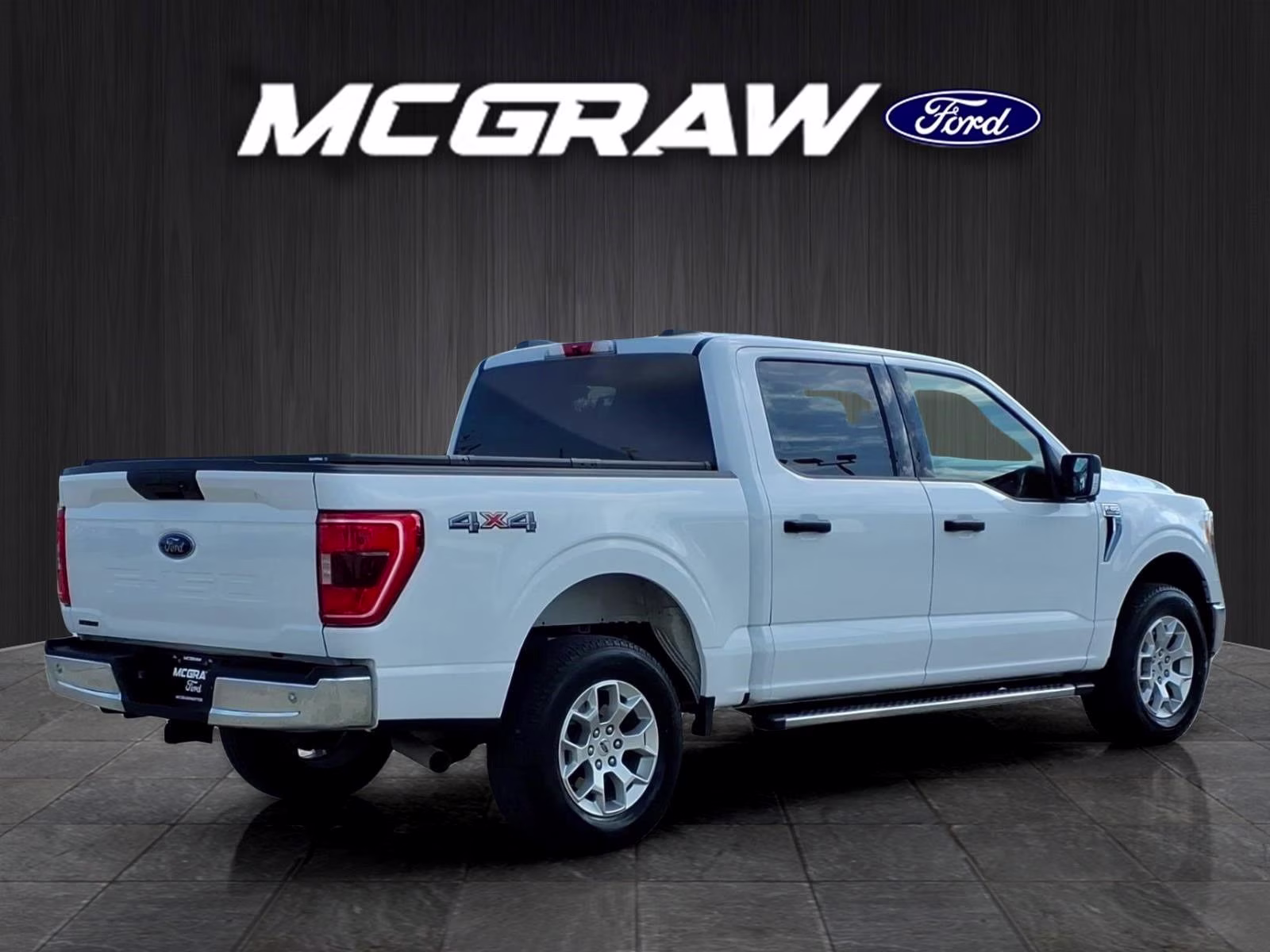 2022 Oxford White Ford F-150 XLT 4X4 Truck
