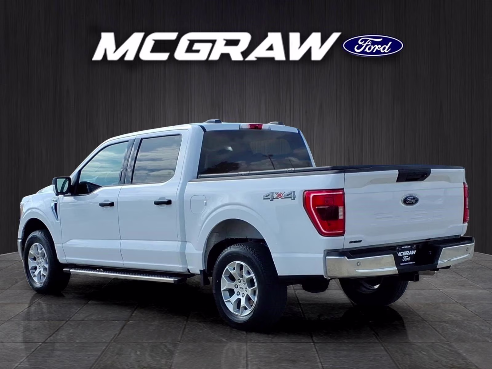 2022 Oxford White Ford F-150 XLT 4X4 Truck
