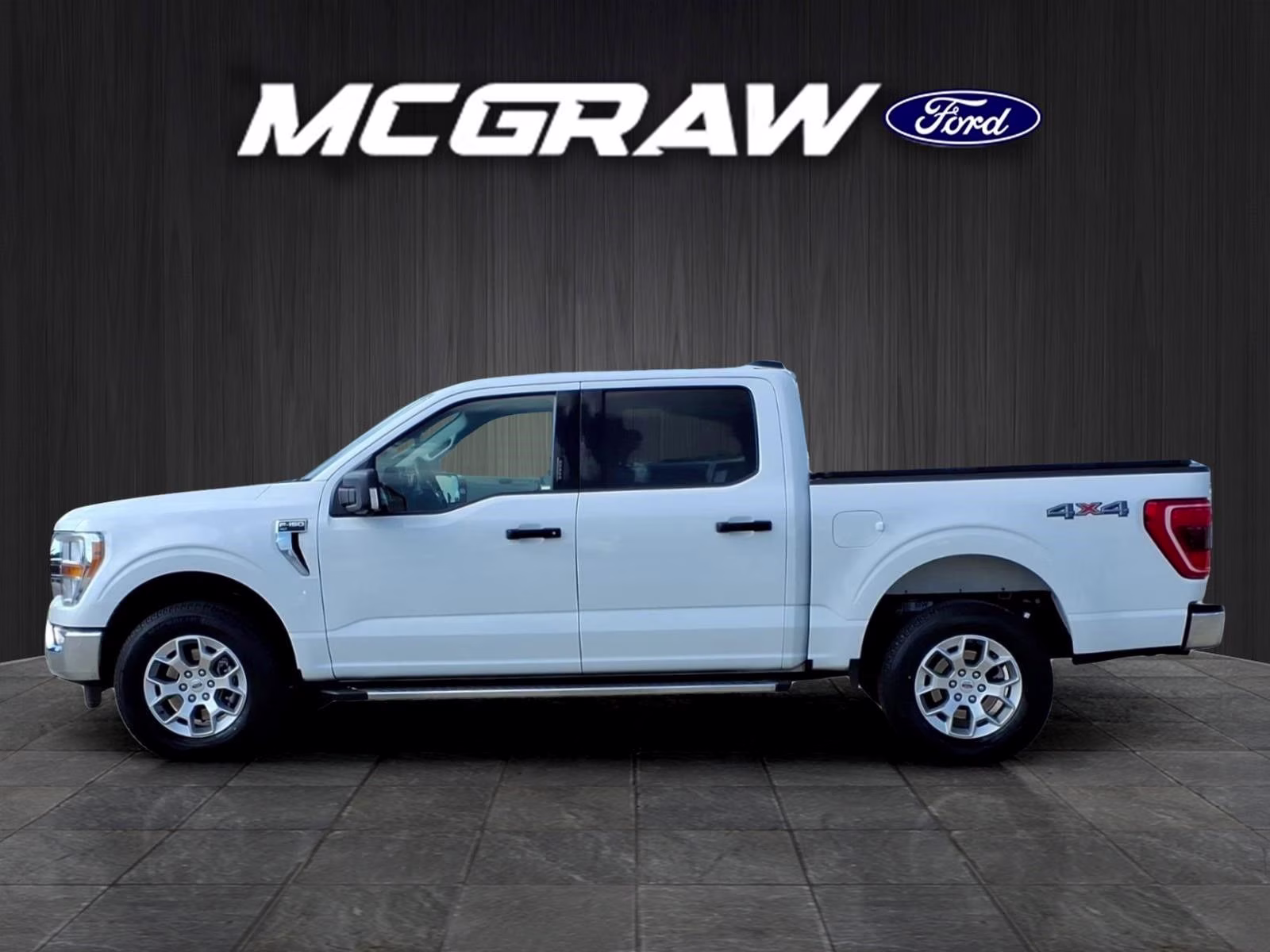 2022 Oxford White Ford F-150 XLT 4X4 Truck