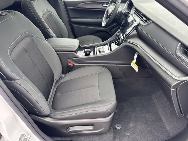 2026 Bright White Clearcoat Jeep Grand Cherokee Laredo X RWD SUV