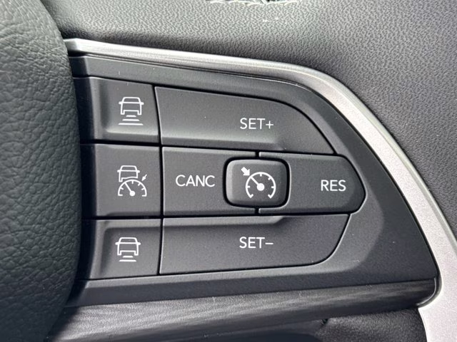 2026 Bright White Clearcoat Jeep Grand Cherokee Laredo X RWD SUV