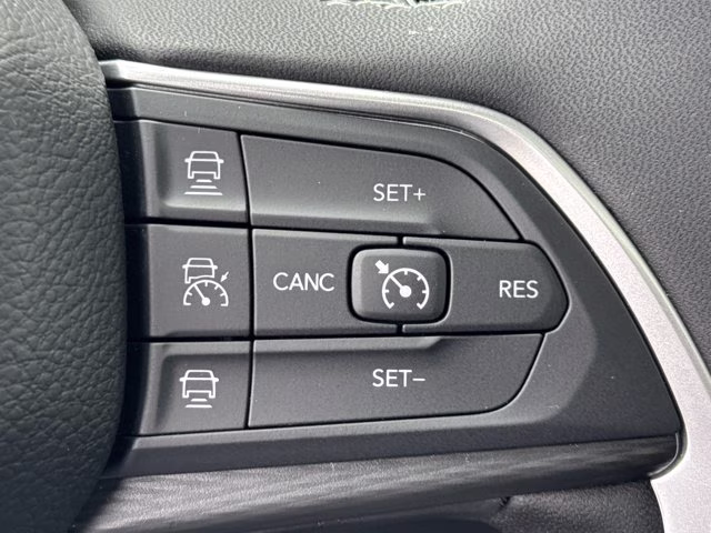 2026 Bright White Clearcoat Jeep Grand Cherokee Laredo X RWD SUV
