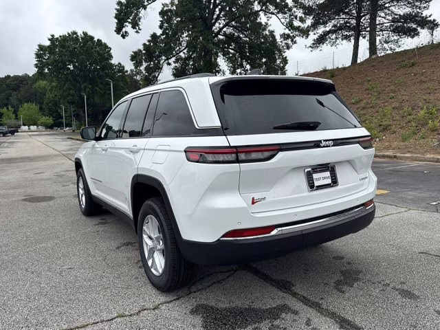 2026 Bright White Clearcoat Jeep Grand Cherokee Laredo X RWD SUV