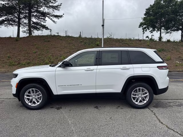 2026 Bright White Clearcoat Jeep Grand Cherokee Laredo X RWD SUV