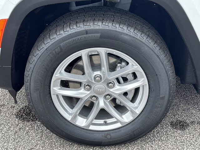 2026 Bright White Clearcoat Jeep Grand Cherokee Laredo X RWD SUV