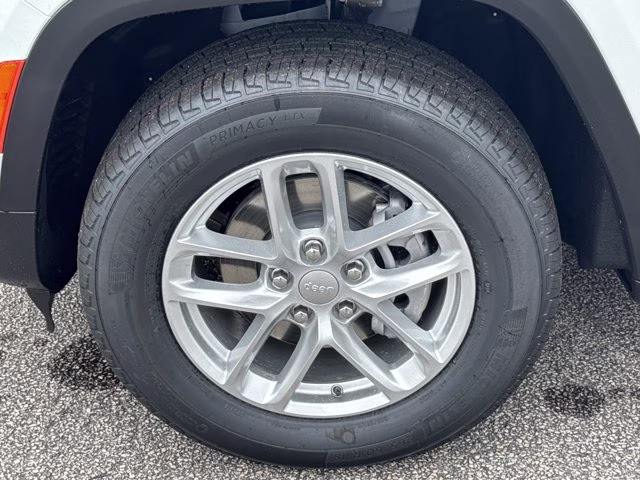 2026 Bright White Clearcoat Jeep Grand Cherokee Laredo X RWD SUV
