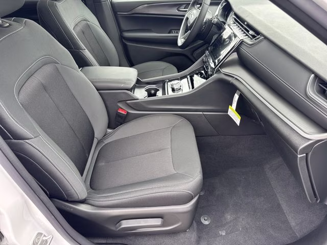 2026 Bright White Clearcoat Jeep Grand Cherokee Laredo X RWD SUV