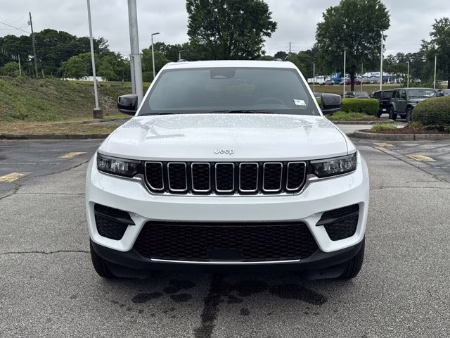 2026 Bright White Clearcoat Jeep Grand Cherokee Laredo X RWD SUV