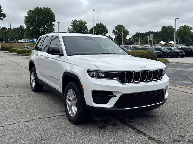 2026 Bright White Clearcoat Jeep Grand Cherokee Laredo X RWD SUV
