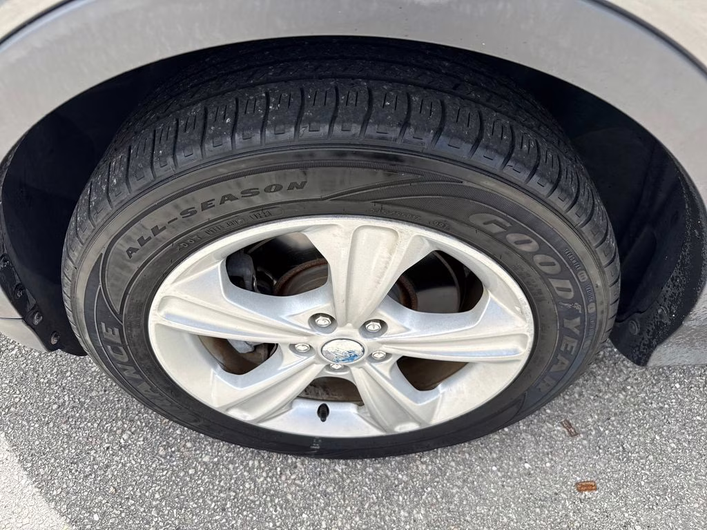 2013 Sterling Gray Metallic Ford Escape SE FWD SUV