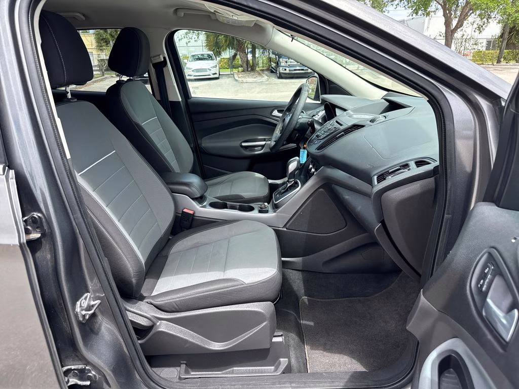 2013 Sterling Gray Metallic Ford Escape SE FWD SUV