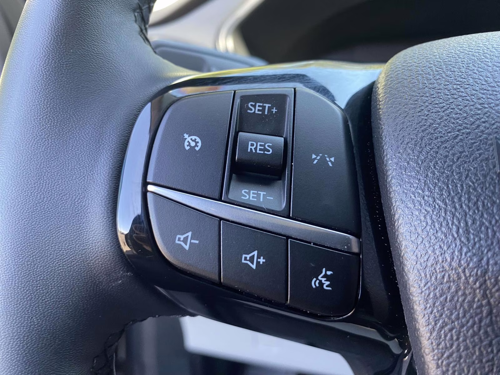 2024 Carbonized Gray Metallic Ford Escape Active FWD SUV