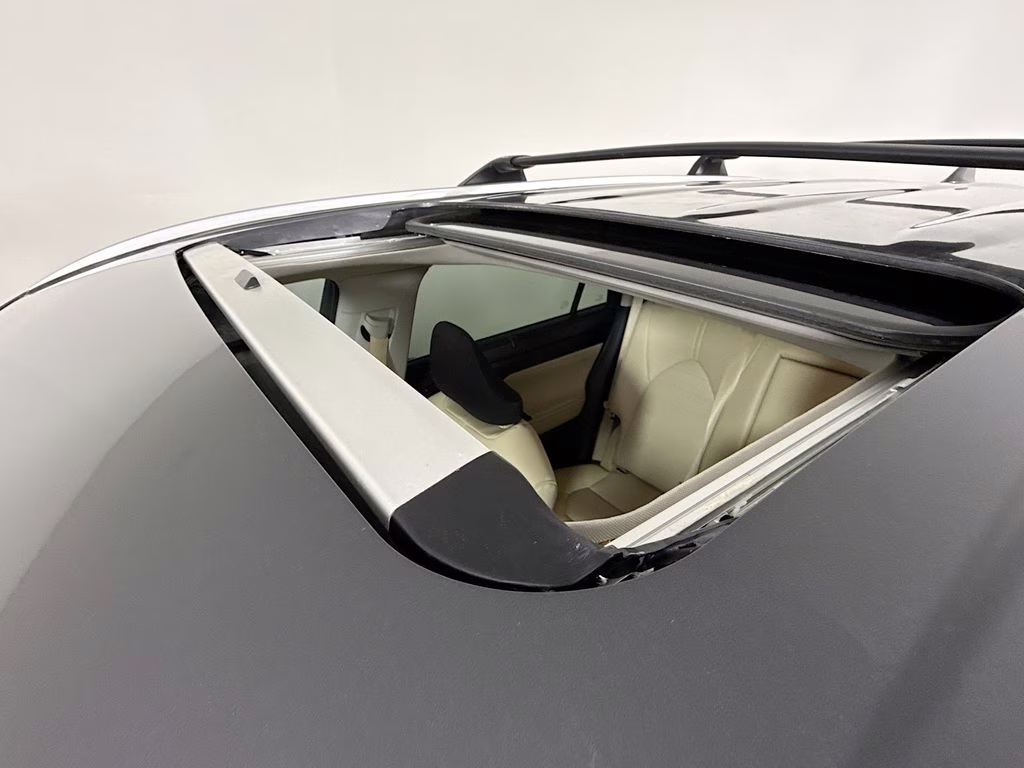 2025 Magnetic Gray Metallic Toyota Highlander XLE FWD SUV