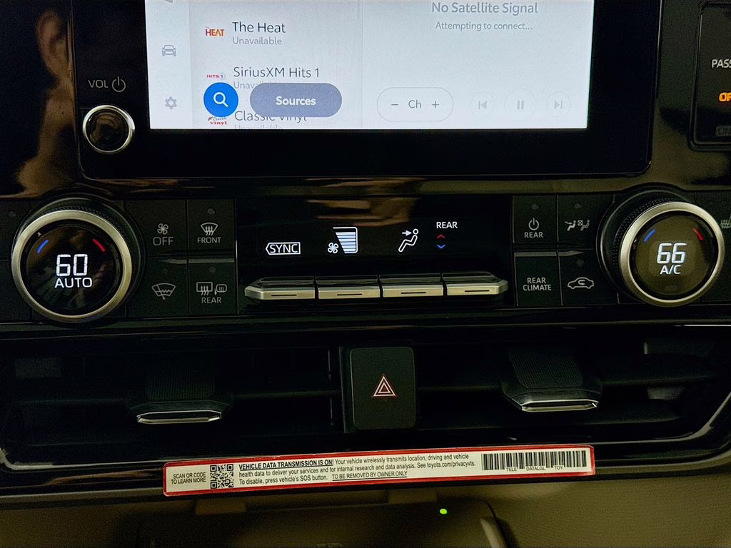 2025 Magnetic Gray Metallic Toyota Highlander XLE FWD SUV
