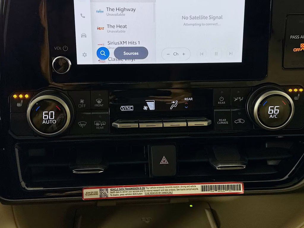 2025 Magnetic Gray Metallic Toyota Highlander XLE FWD SUV