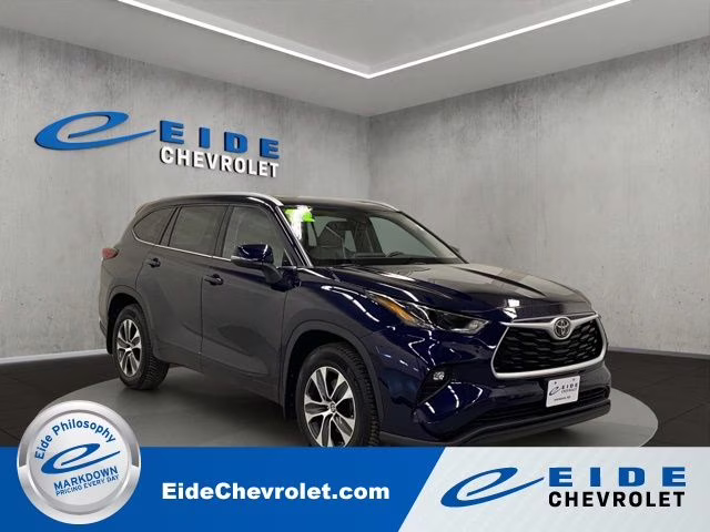 2022 Blueprint Toyota Highlander XLE AWD SUV