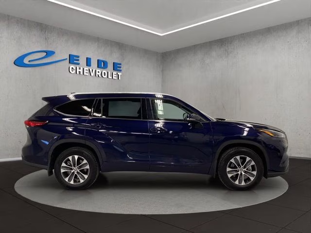 2022 Blueprint Toyota Highlander XLE AWD SUV