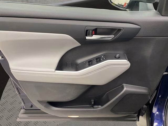 2022 Blueprint Toyota Highlander XLE AWD SUV