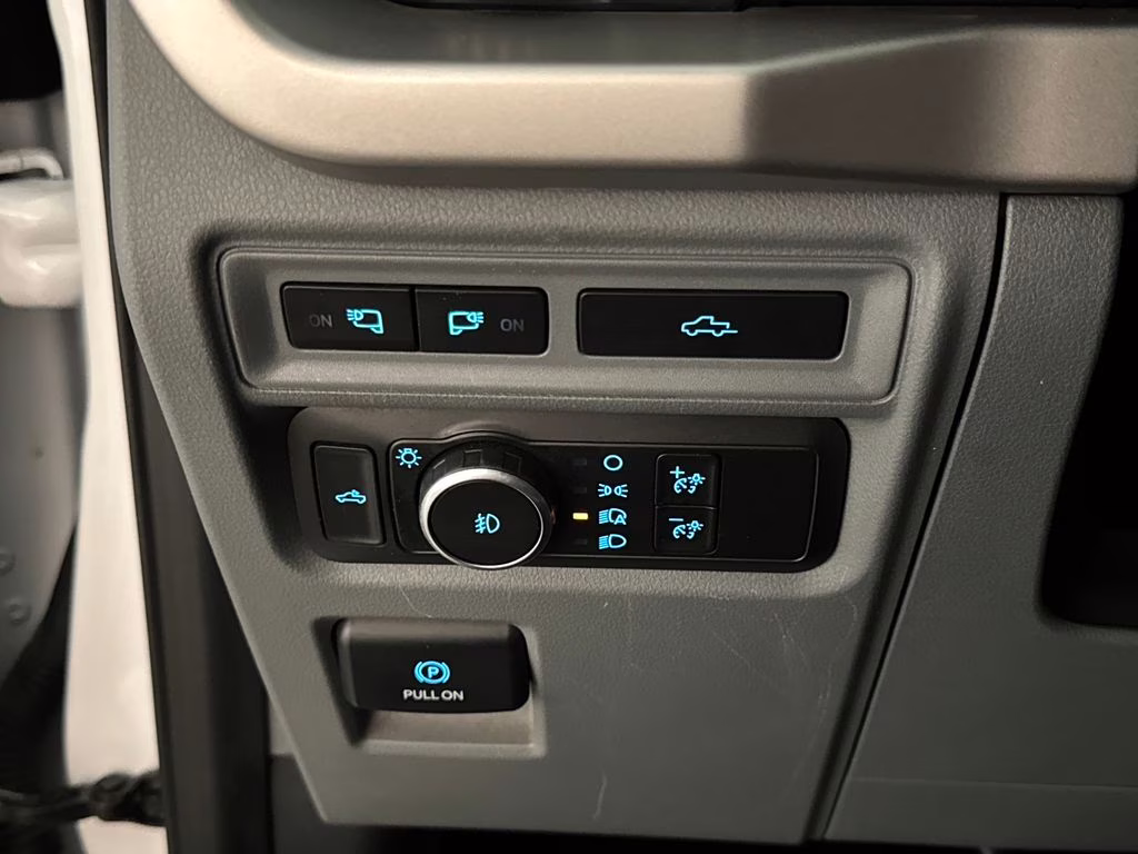 2021 Oxford White Ford F-150 XLT 4X4 Truck