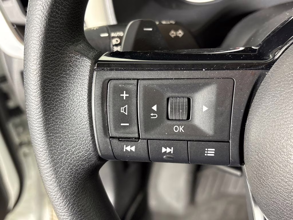 2023 Pearl White Tricoat Nissan Rogue SV FWD SUV