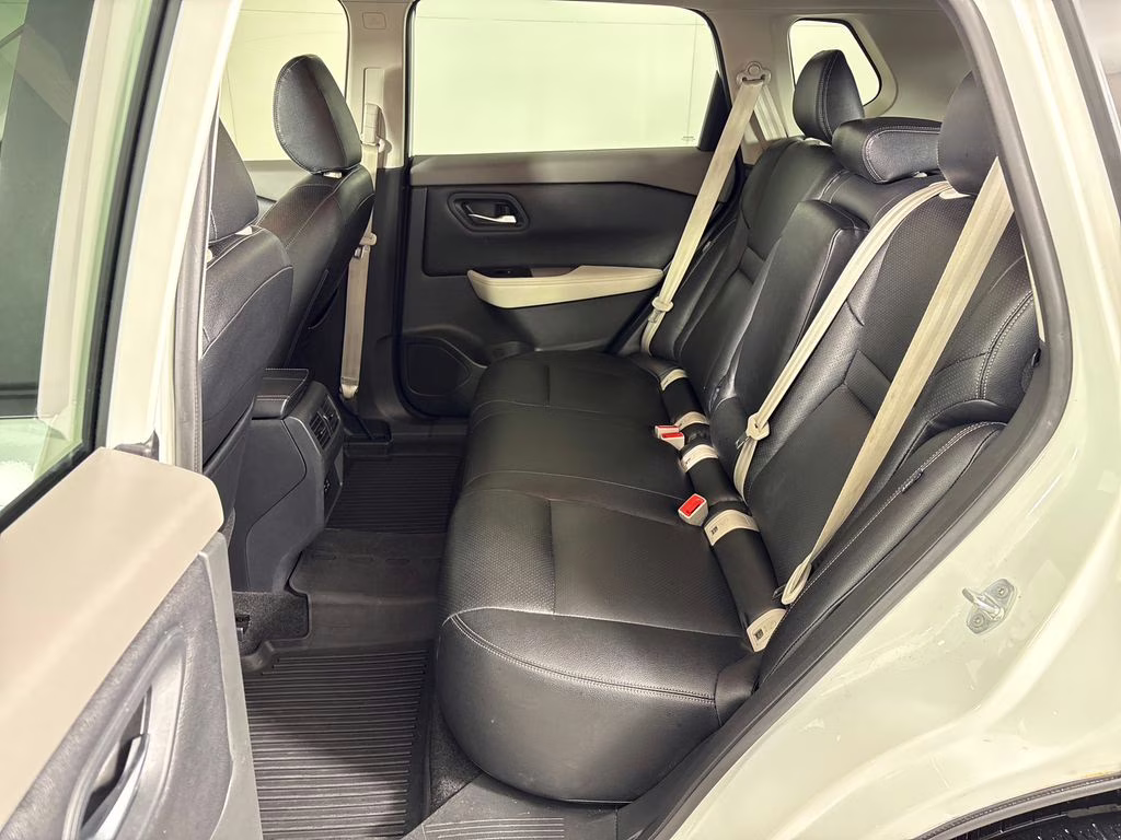 2023 Pearl White Tricoat Nissan Rogue SV FWD SUV