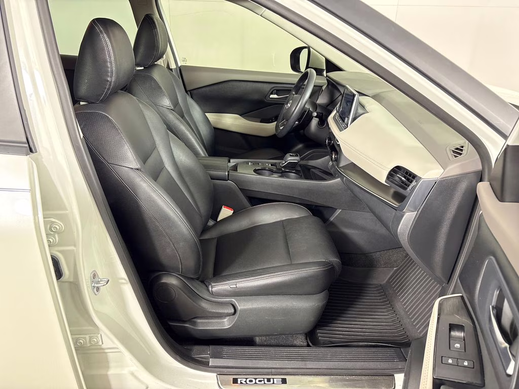 2023 Pearl White Tricoat Nissan Rogue SV FWD SUV