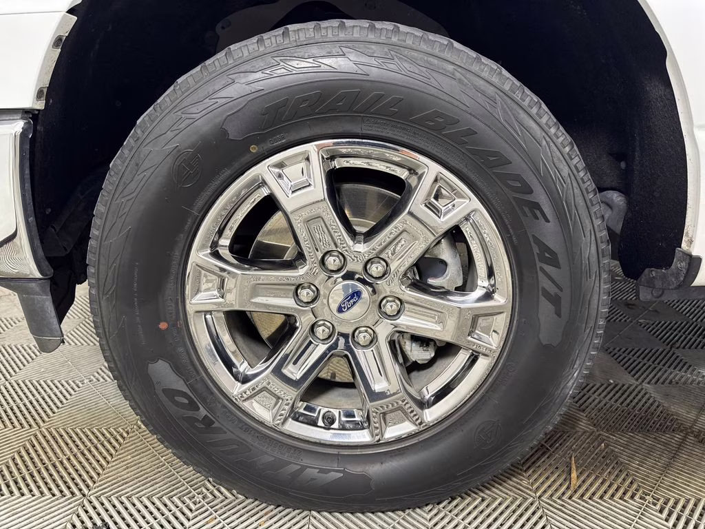 2021 Oxford White Ford F-150 XLT 4X4 Truck