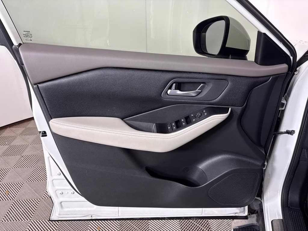 2023 Pearl White Tricoat Nissan Rogue SV FWD SUV