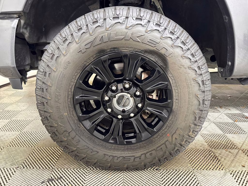 2022 Gray Metallic Ford Super Duty F-250 SRW Lariat 4X4 Truck